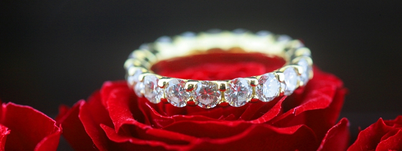 小指にエタニティリング